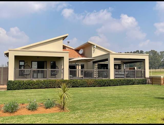 3 BEDROOM HOUSE FOR SALE IN CLUB MILOS ESTATE